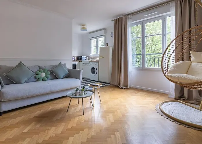 The Smile House // Bussy-Saint-Georges
