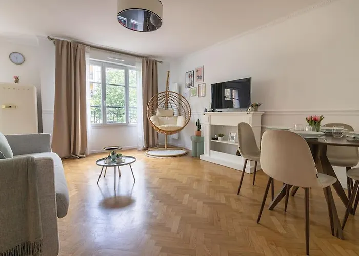 The Smile House // Bussy-Saint-Georges