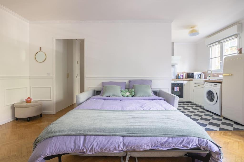 The Smile House // * Bussy-Saint-Georges