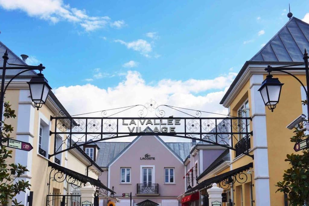 The Smile House // * Bussy-Saint-Georges